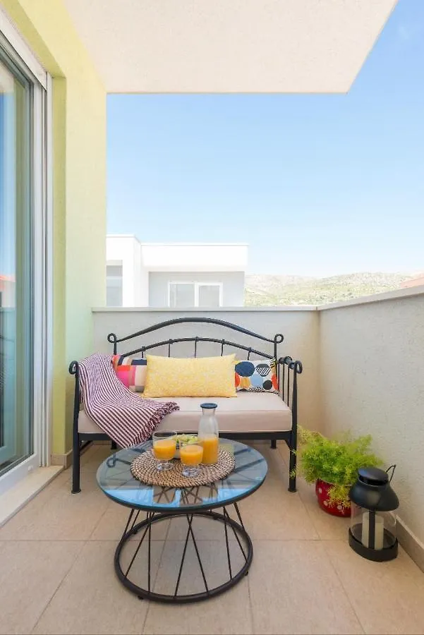Narancin Apartments Трогир