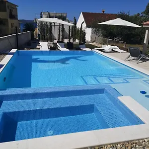 Lukas Bed & Breakfast Sukosan