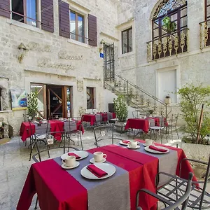 Bed and breakfast Palace Derossi Trogir